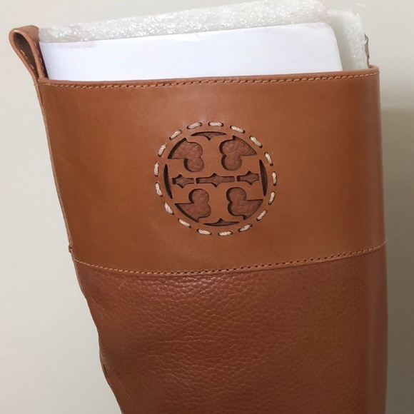 💖✨🎉 HOST PICK 💖✨🎉  Tory Burch Miller Lug Sole Boots  🎉🎊🎉 - Picture 3 of 8